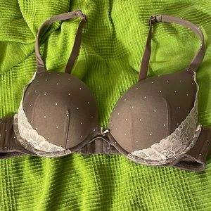 Cacique 40c grey and soft white lace plunge bra